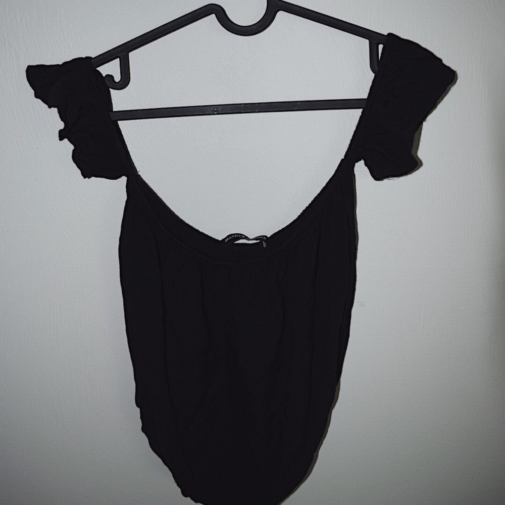 Brandy Melville off-shoulder top